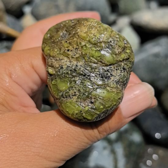 石材平*米藏玉药王石原石手把件一个