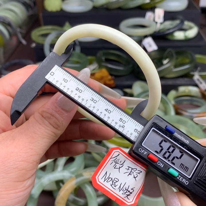 蛇纹石玉手镯未镶嵌561