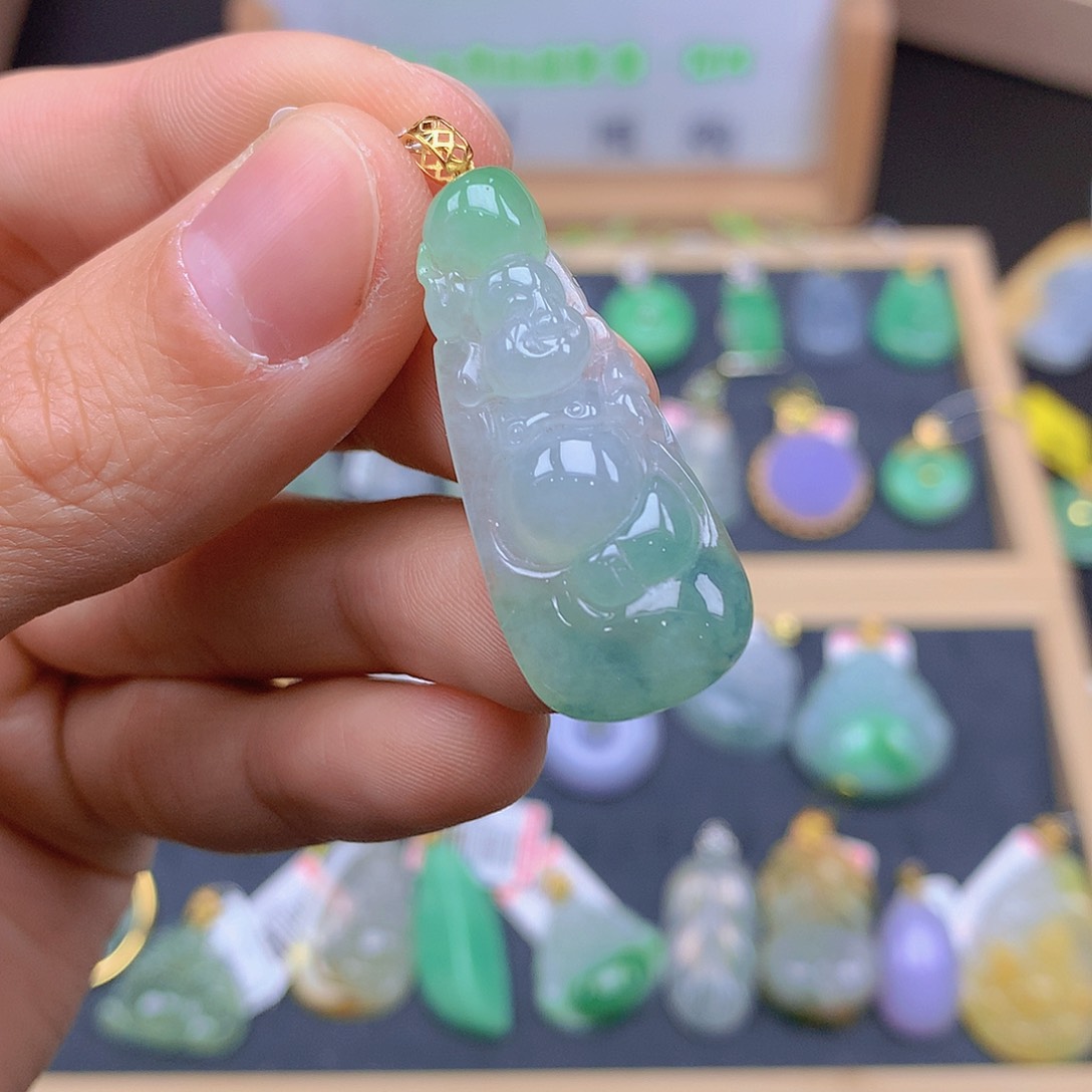 翡翠颈饰18K金镶嵌翡翠