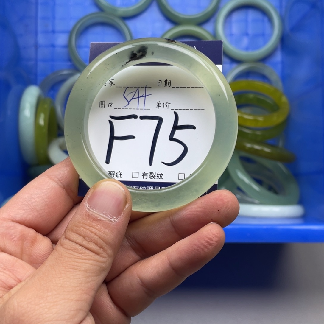 岫玉手镯手镯未镶嵌