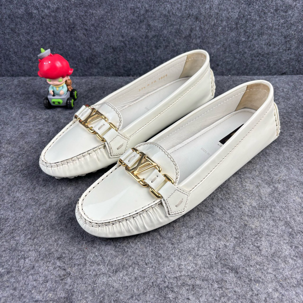 95新 LouisVuitton/路易威登 金扣纯白低跟商务鞋 37.5码 YLP1665