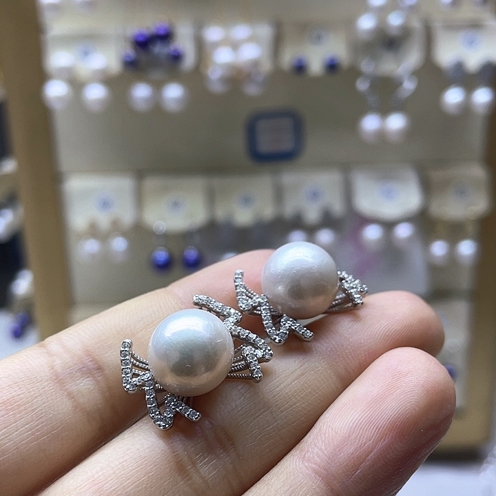 银S925镶嵌淡水珍珠耳饰