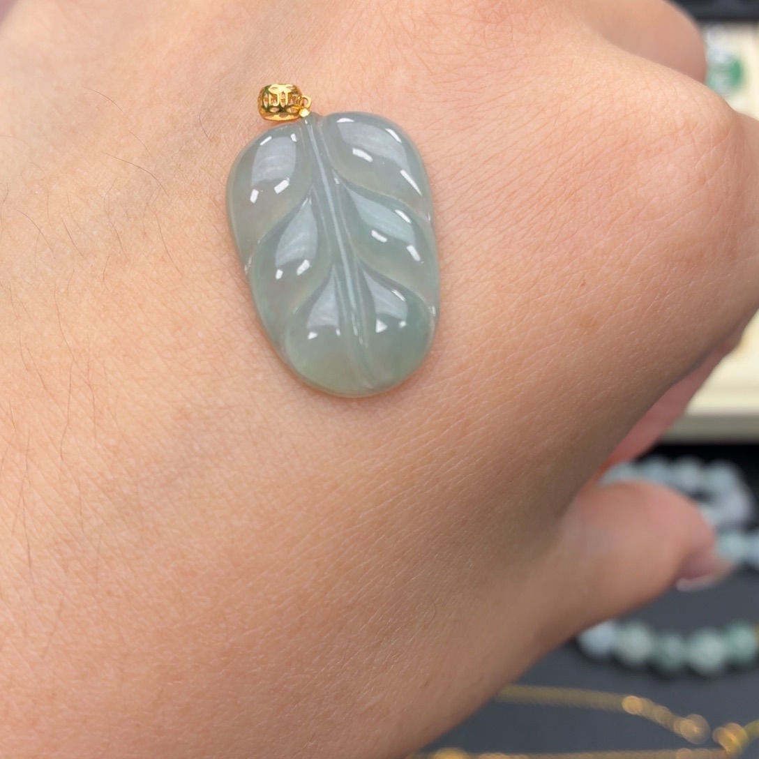 遗***忘翡翠18K金镶嵌颈饰