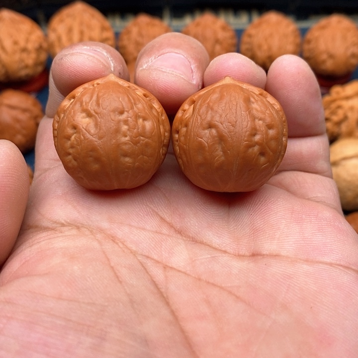 文玩核桃把件绣球