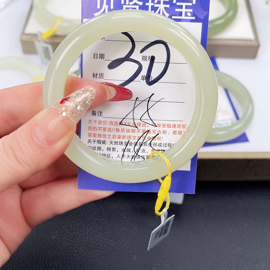 和田玉手镯未镶嵌