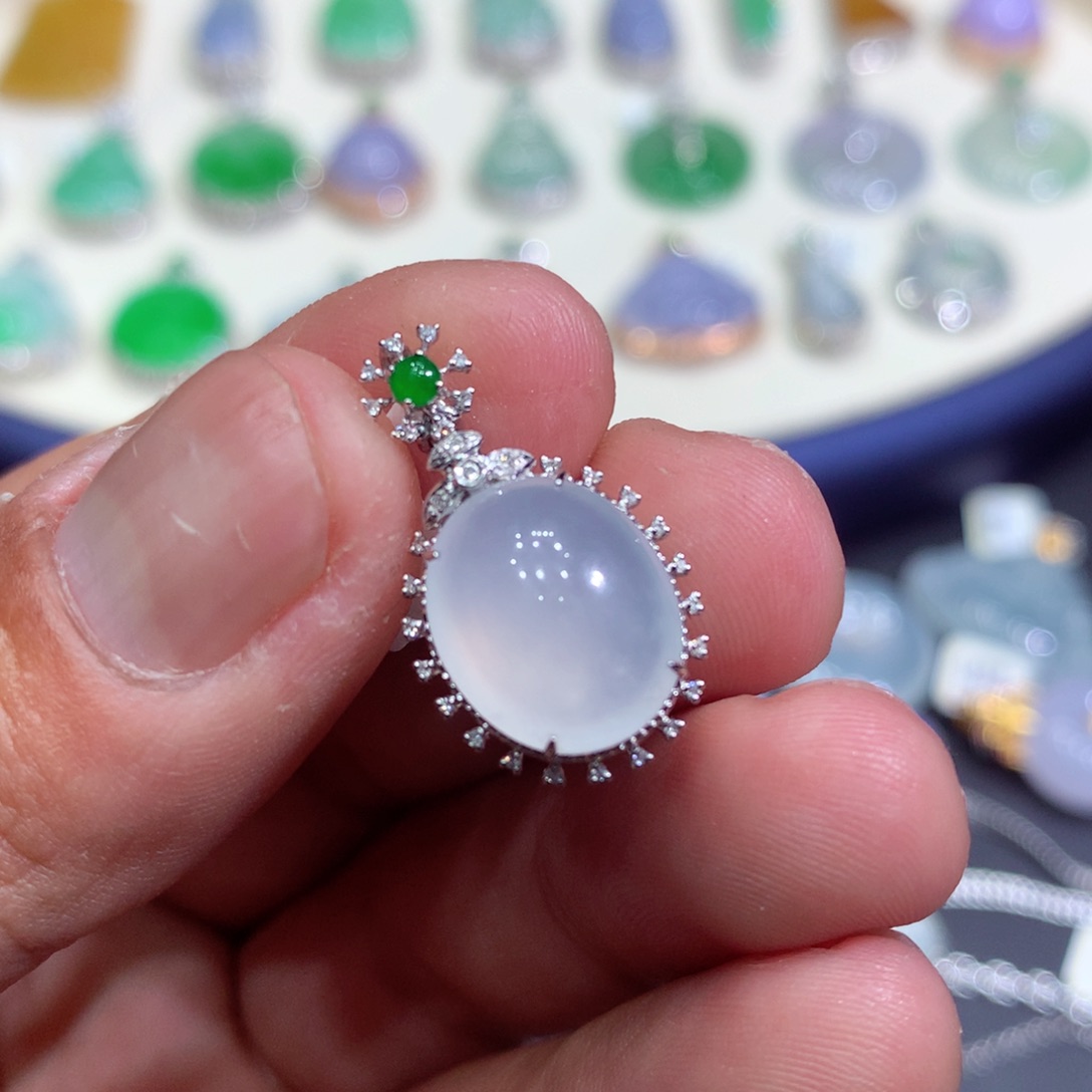 翡翠吊坠(赠链)18K金镶嵌