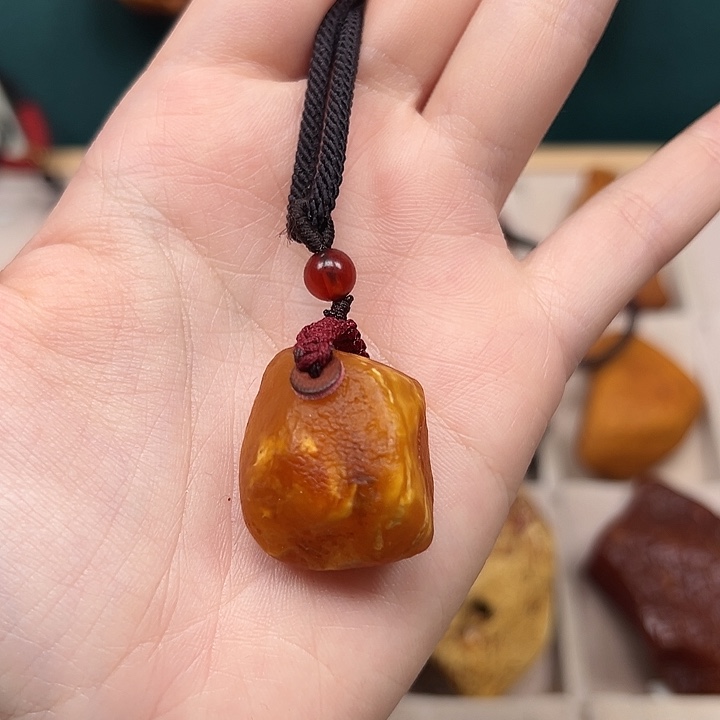 琥珀珠宝奇石未镶嵌