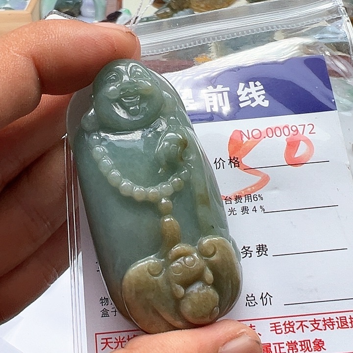 翡翠未镶嵌颈饰拂*