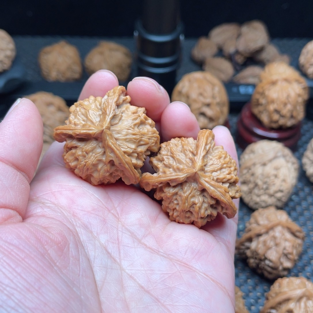 文玩核桃吊坠37尺盘山三棱，对歪