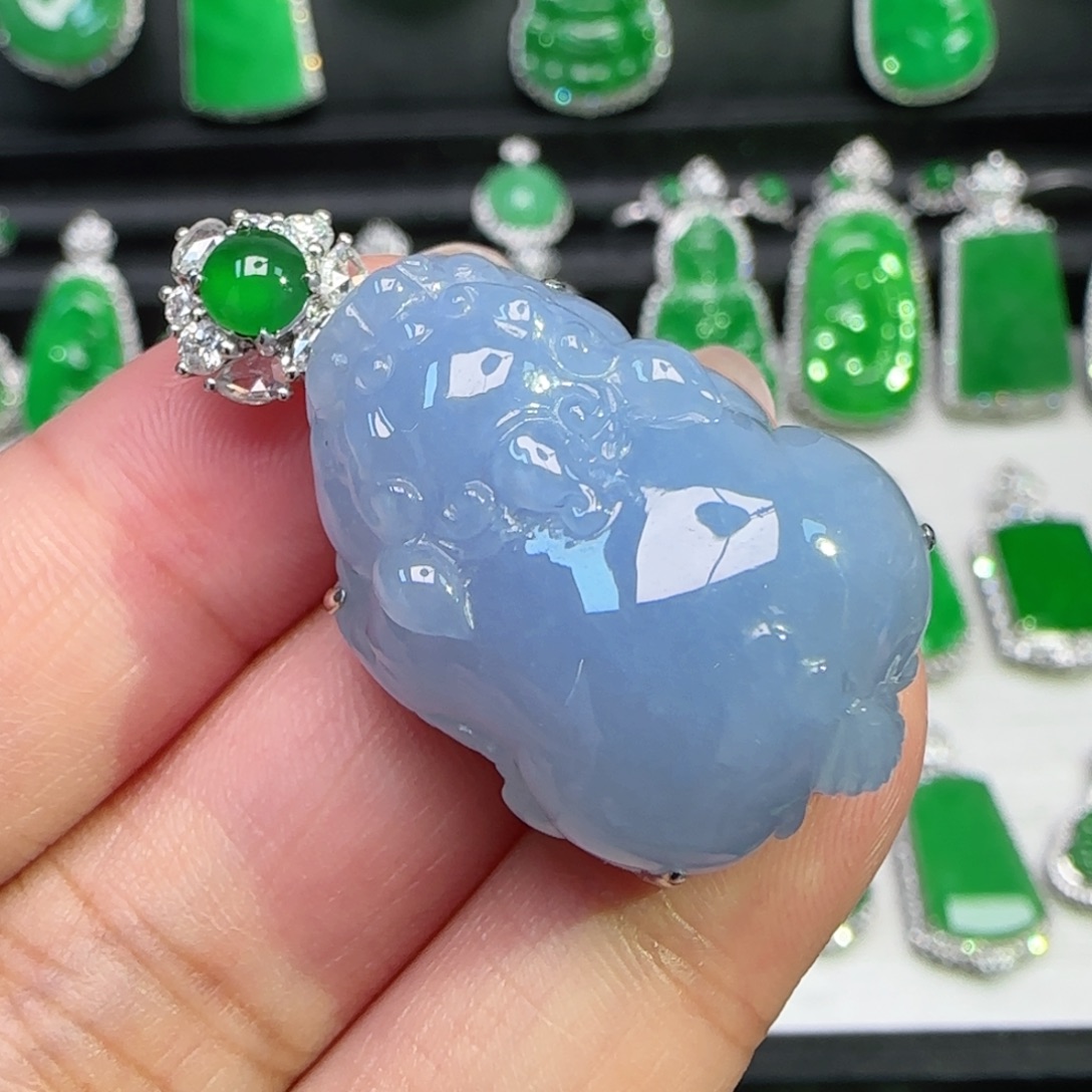 翡翠18K金镶嵌颈饰吊坠