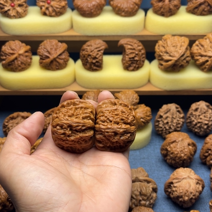 搬***砖44白师子文玩核桃打底