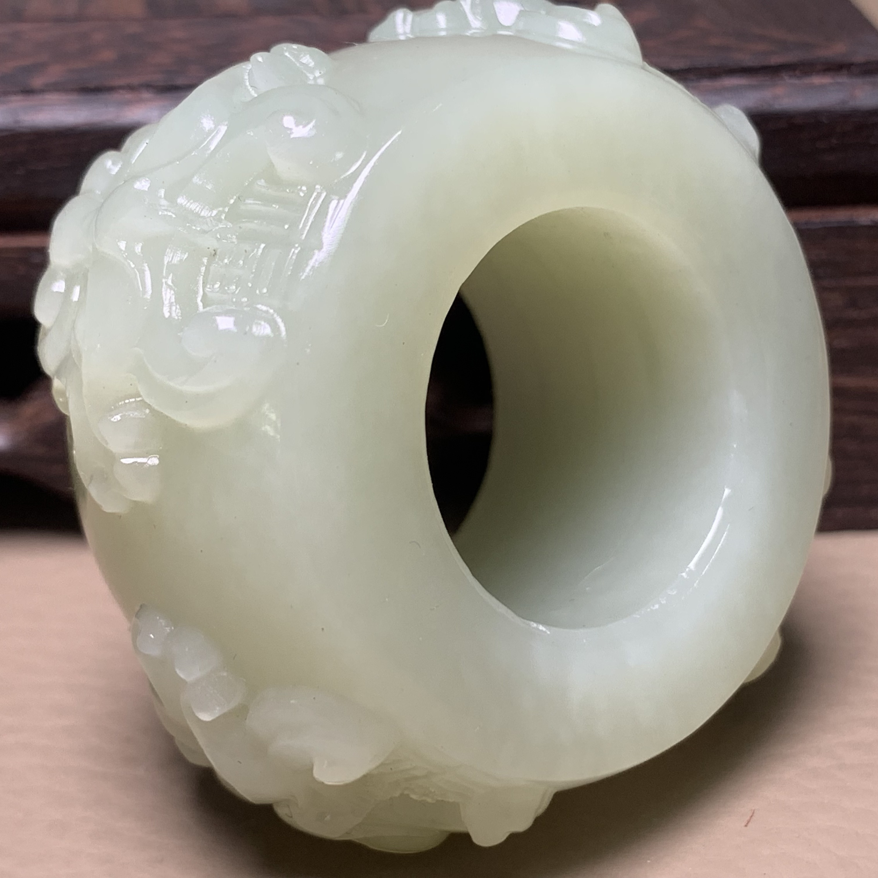 D552海川拍卖和田玉扳指