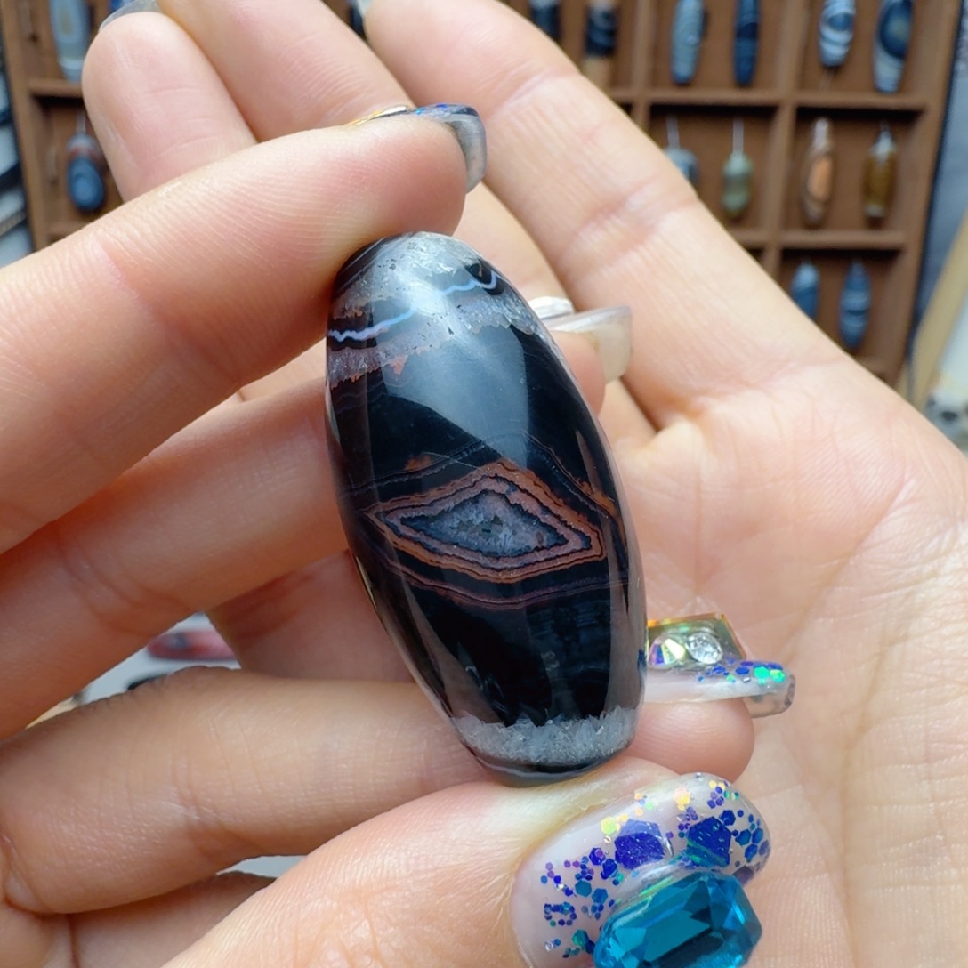 林***玛瑙/玉髓未镶嵌锁骨