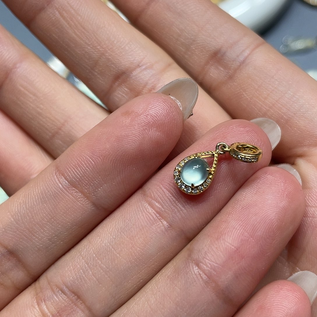 翡翠吊坠(不含链)18K金镶嵌