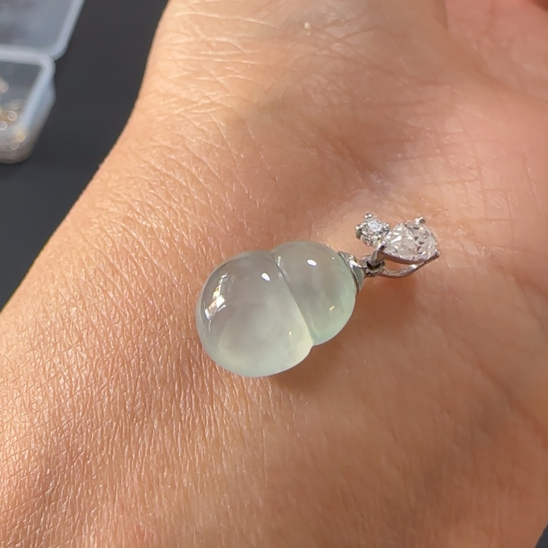 翡翠颈饰18K金镶嵌葫芦