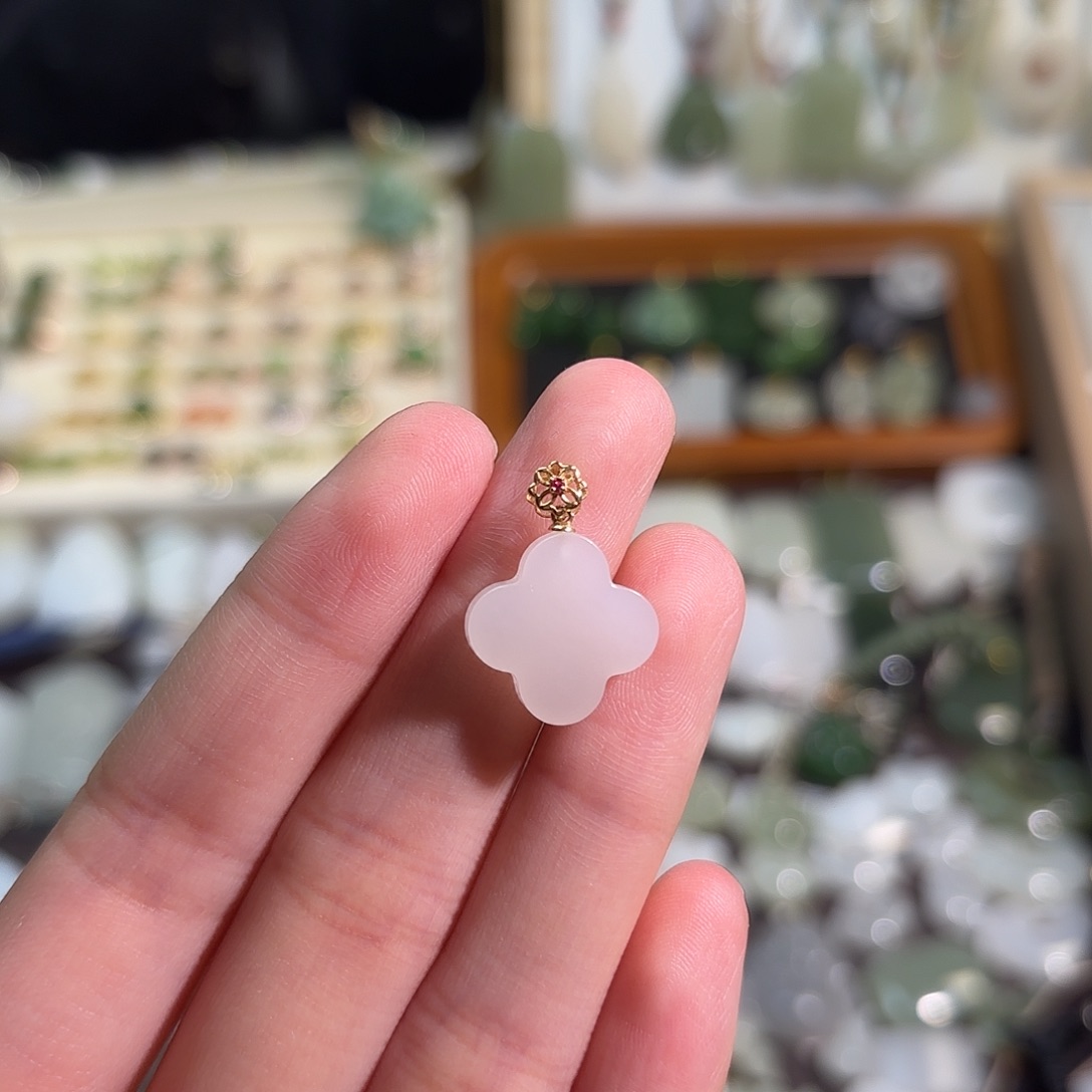 和田玉颈饰18K金镶嵌