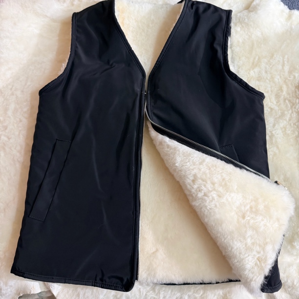 「v领」冬季热卖男女同款中老年上装坎肩马甲修身型男士羊皮毛一体