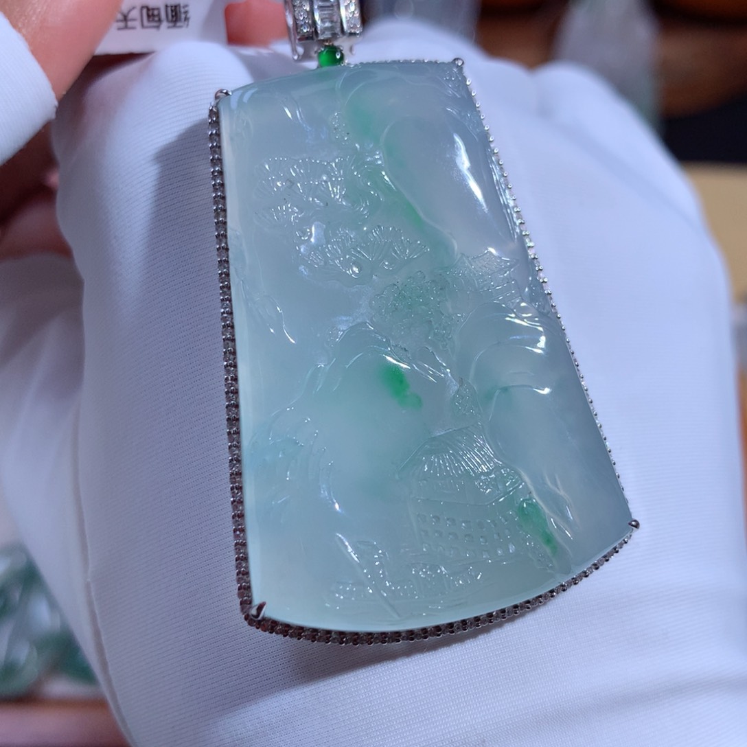 翡翠颈饰18K金镶嵌山水牌