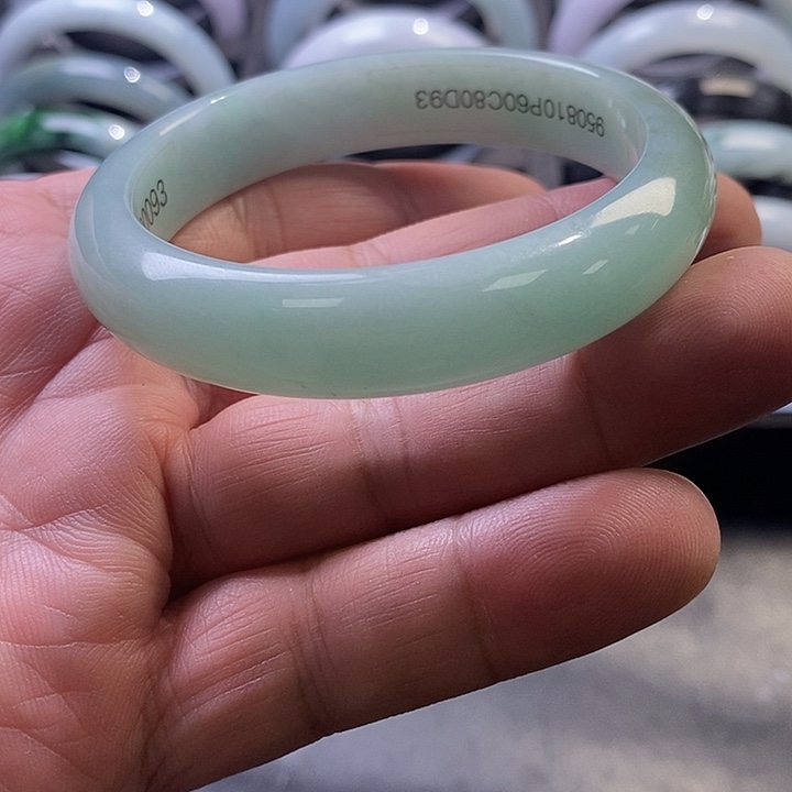 翡翠未镶嵌手镯6、正