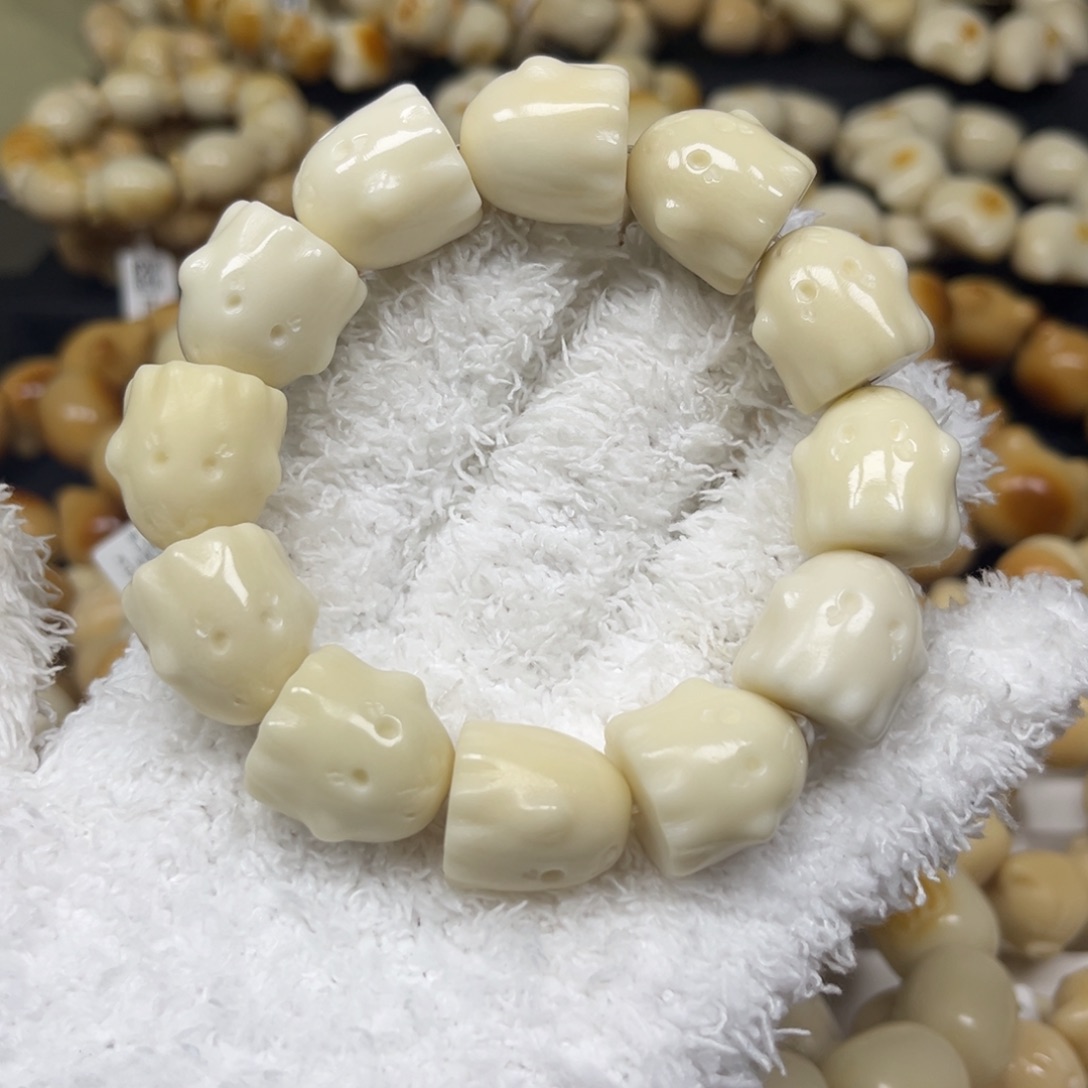 白玉菩提手串8.9.11微瑕小幽灵