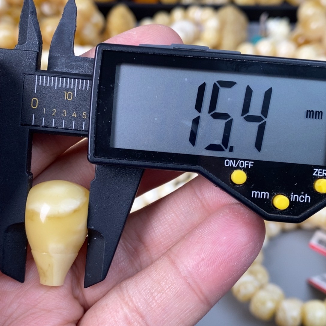 蜜蜡未镶嵌珠宝奇石3.7g