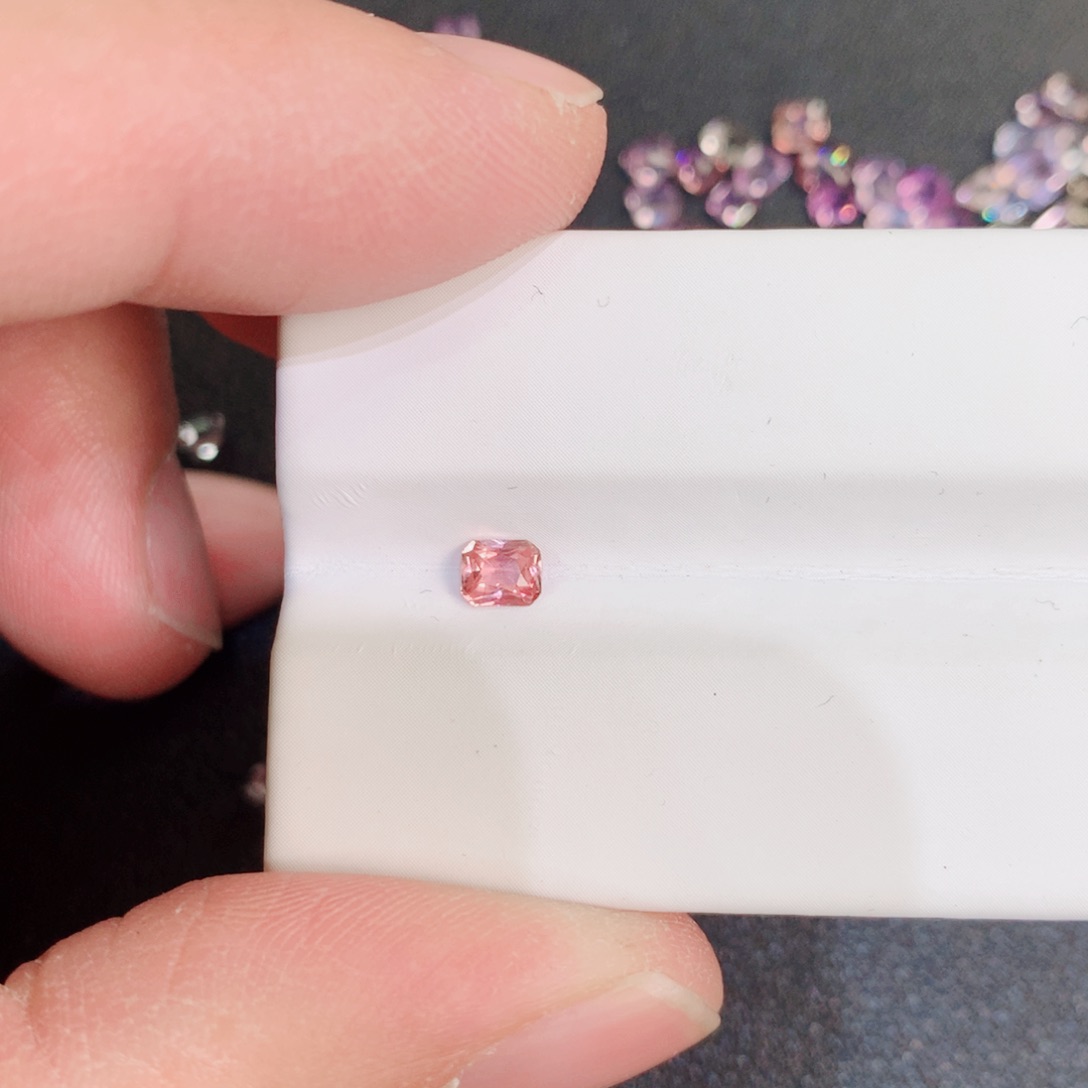 蓝宝石裸石未镶嵌无烧0.3ct日落色帕帕拉恰