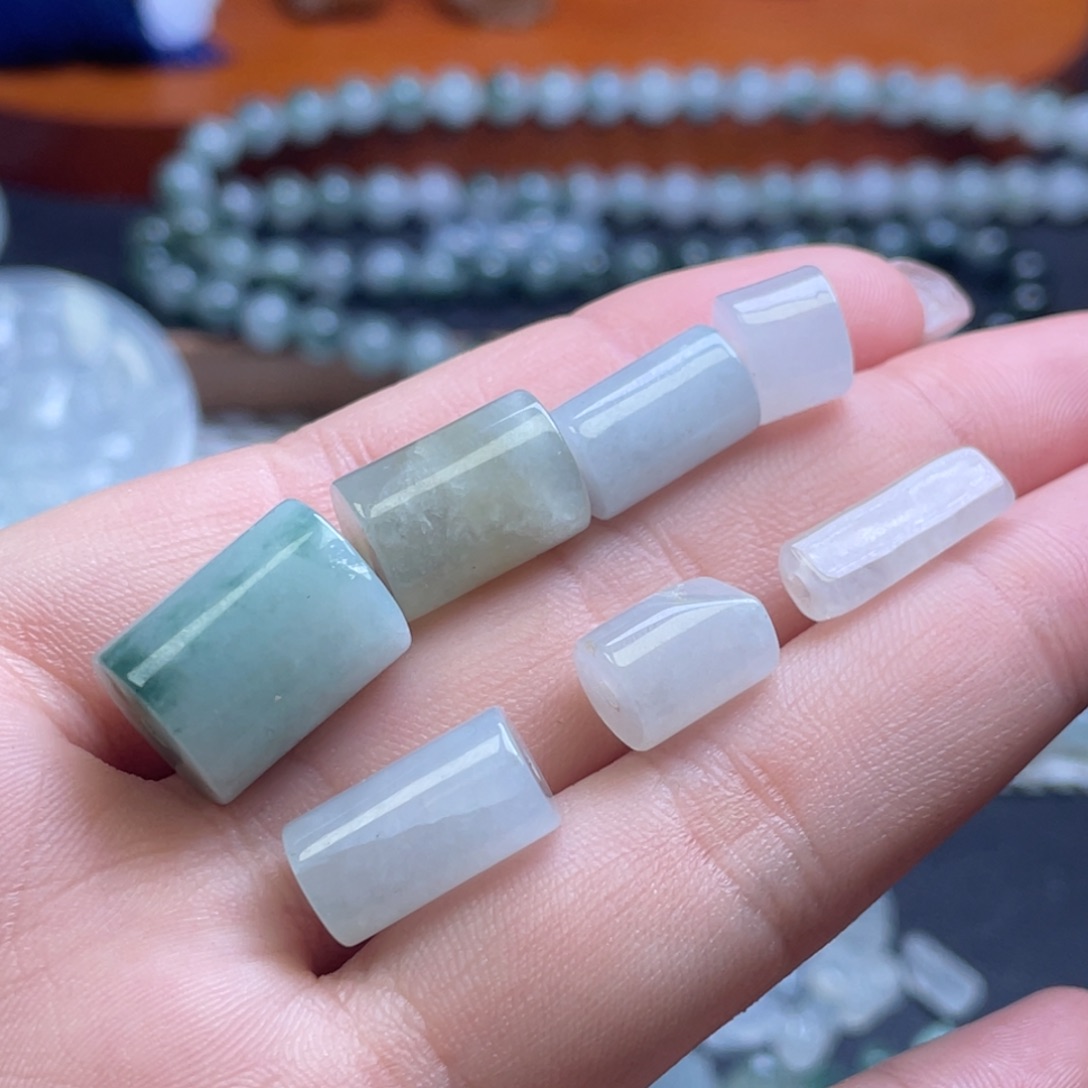 颈饰未镶嵌翡翠翡翠（有瑕疵）