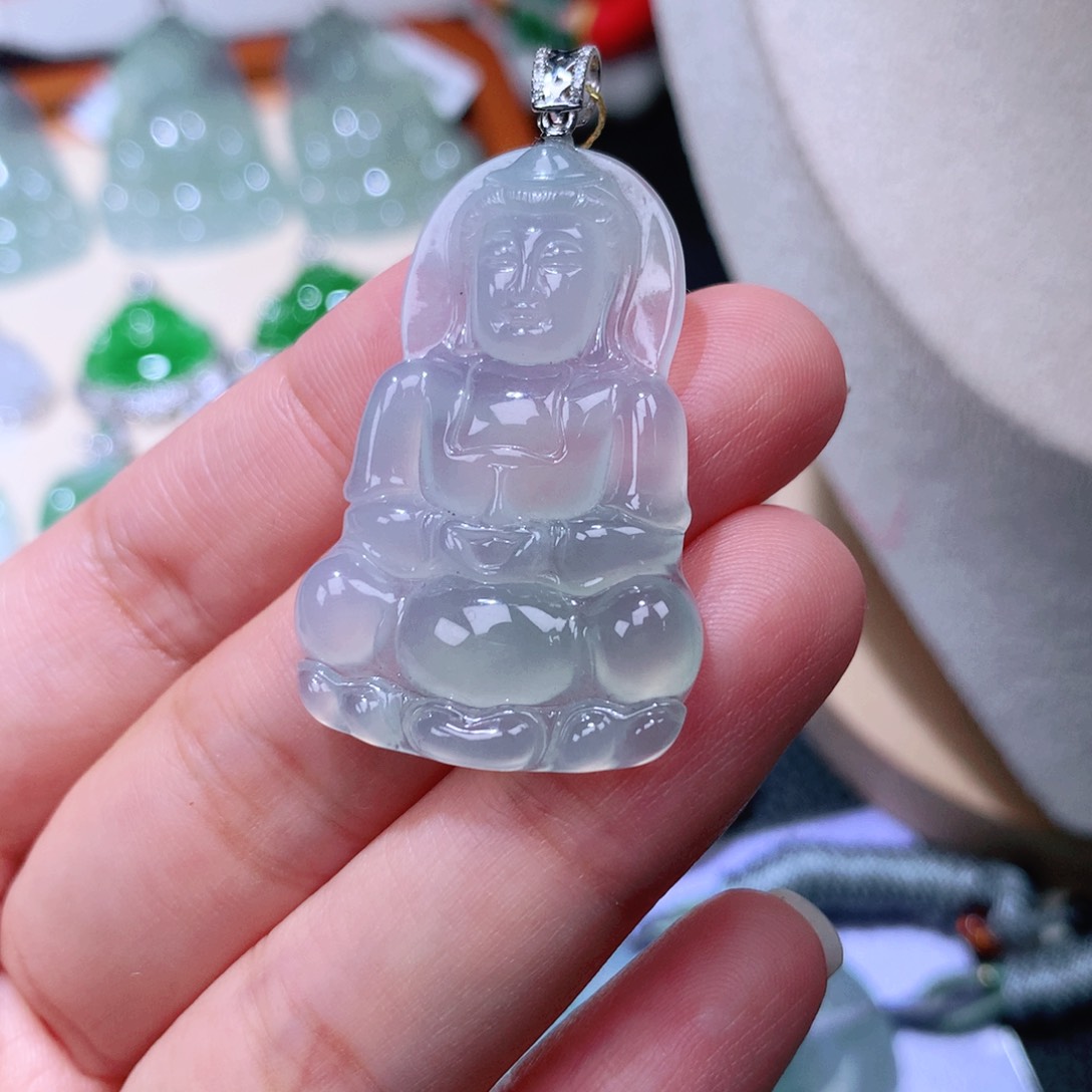 颈饰18K金镶嵌翡翠观音