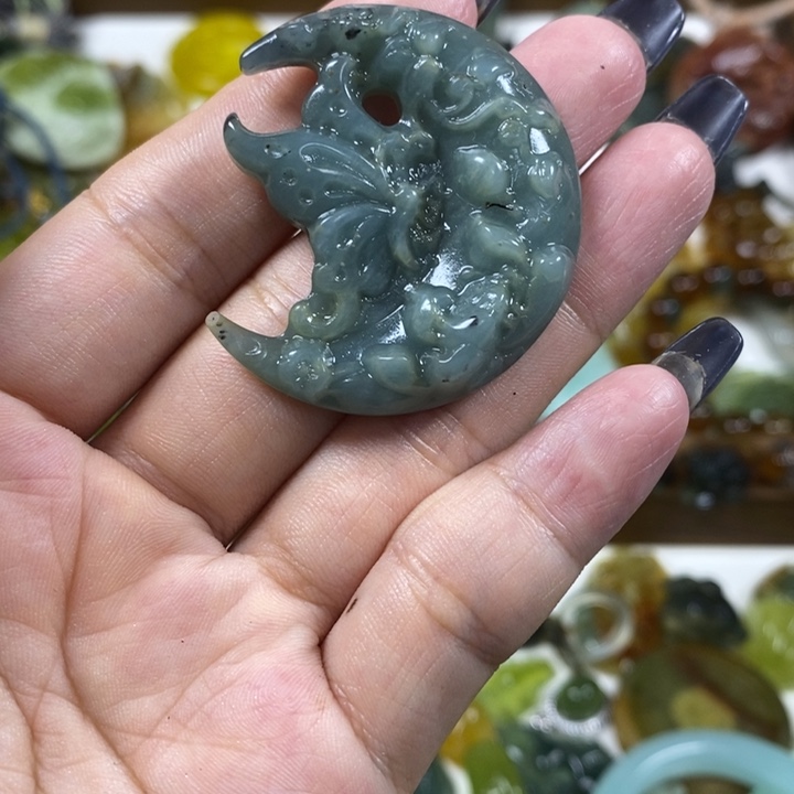 未镶嵌蛇纹石玉吊坠