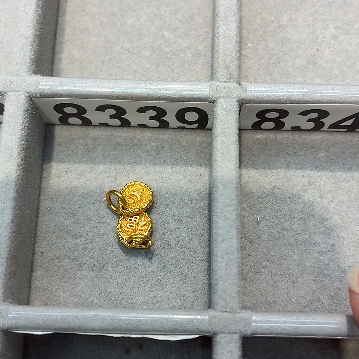 铜合金8339强保色发    2个壹笔壹吊坠