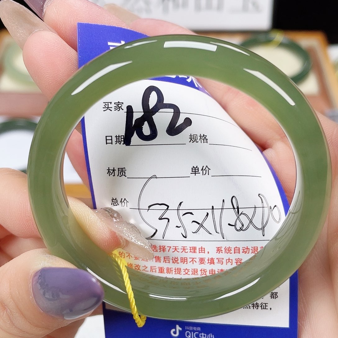 和田玉手镯未镶嵌