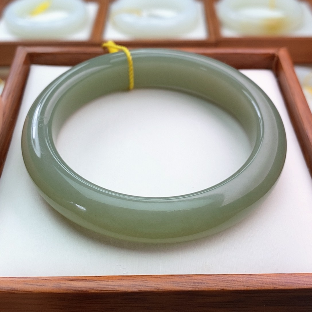 和田玉（青白玉）手镯未镶嵌