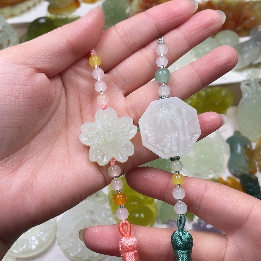 蛇纹石玉未镶嵌颈饰