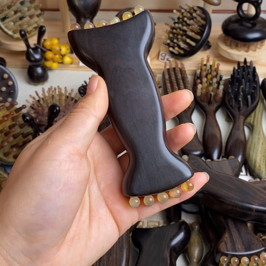 瑕疵紫光檀按摩梳子