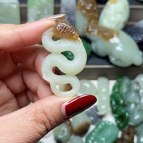 和田玉颈饰未镶嵌龍**人