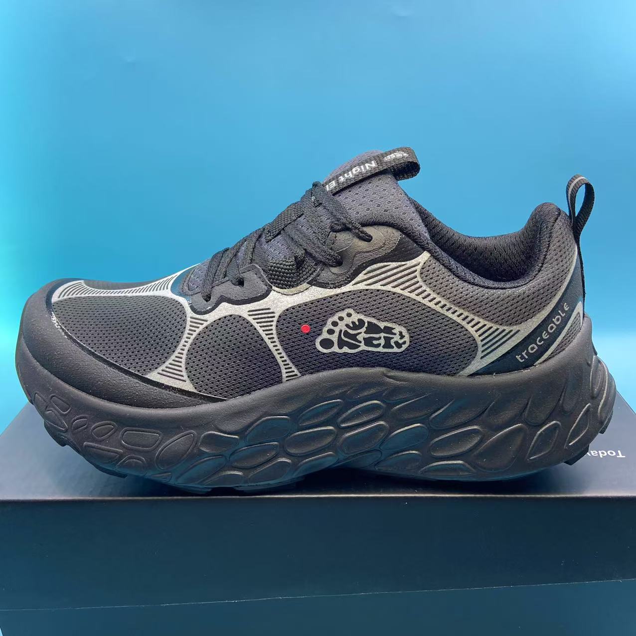 春夏季限量款户外防泼水情侣跑鞋