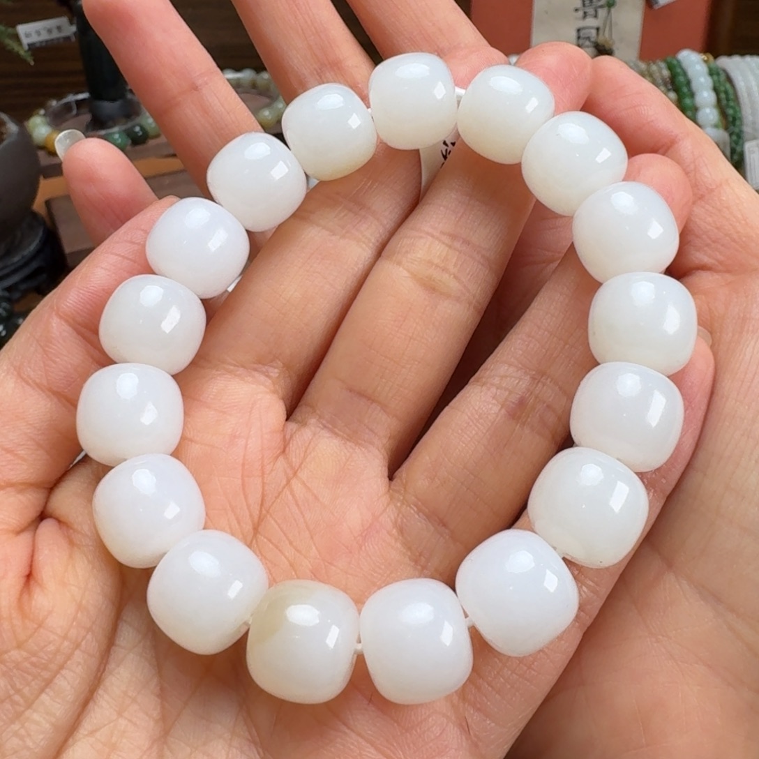 大****和田玉（糖玉）未镶嵌手链