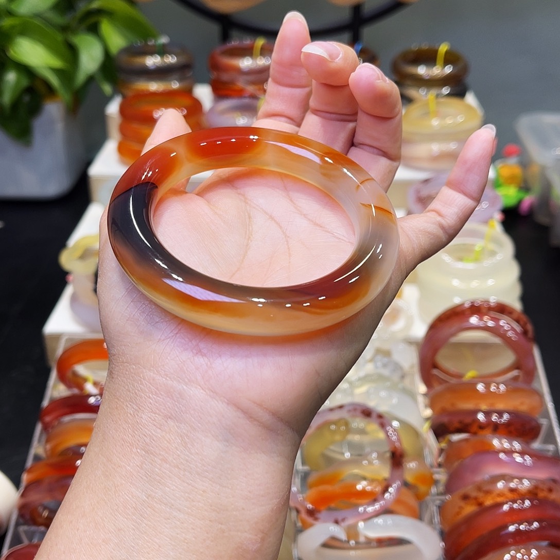 一***花玛瑙/玉髓未镶嵌手镯