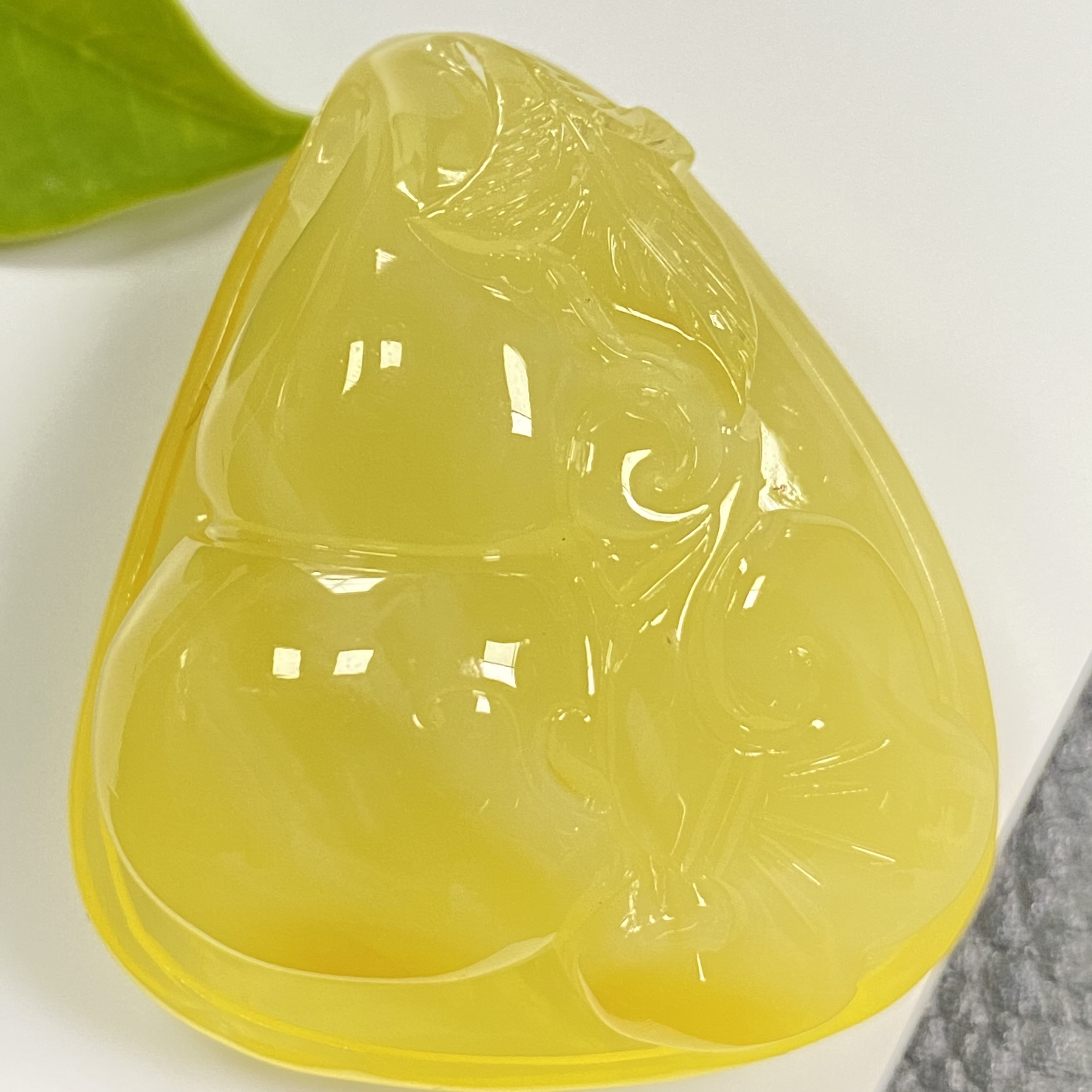 「戴琴珠宝」Q987-蜜蜡雕刻件吊坠（多样性发其一）