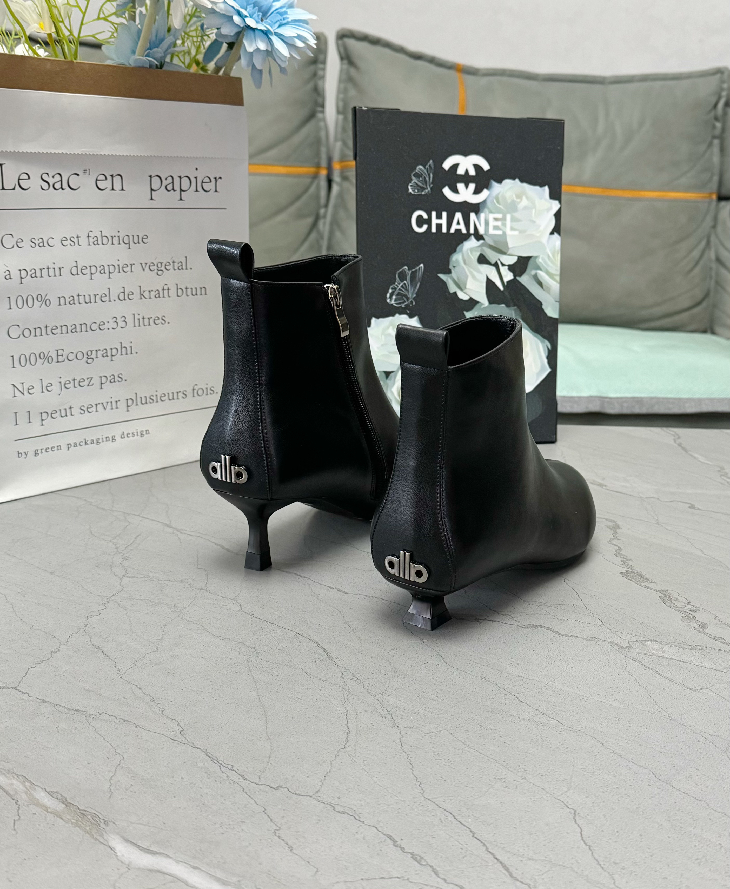 加宽加肥尖头细跟牛皮软底平短靴欧美版时尚百搭5350和5351