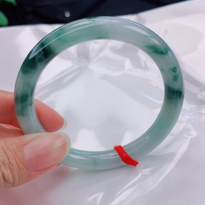 翡翠未镶嵌手镯（圆镯）52圈