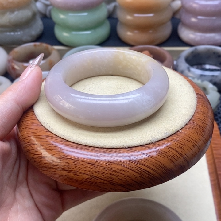 石英岩玉手镯未镶嵌