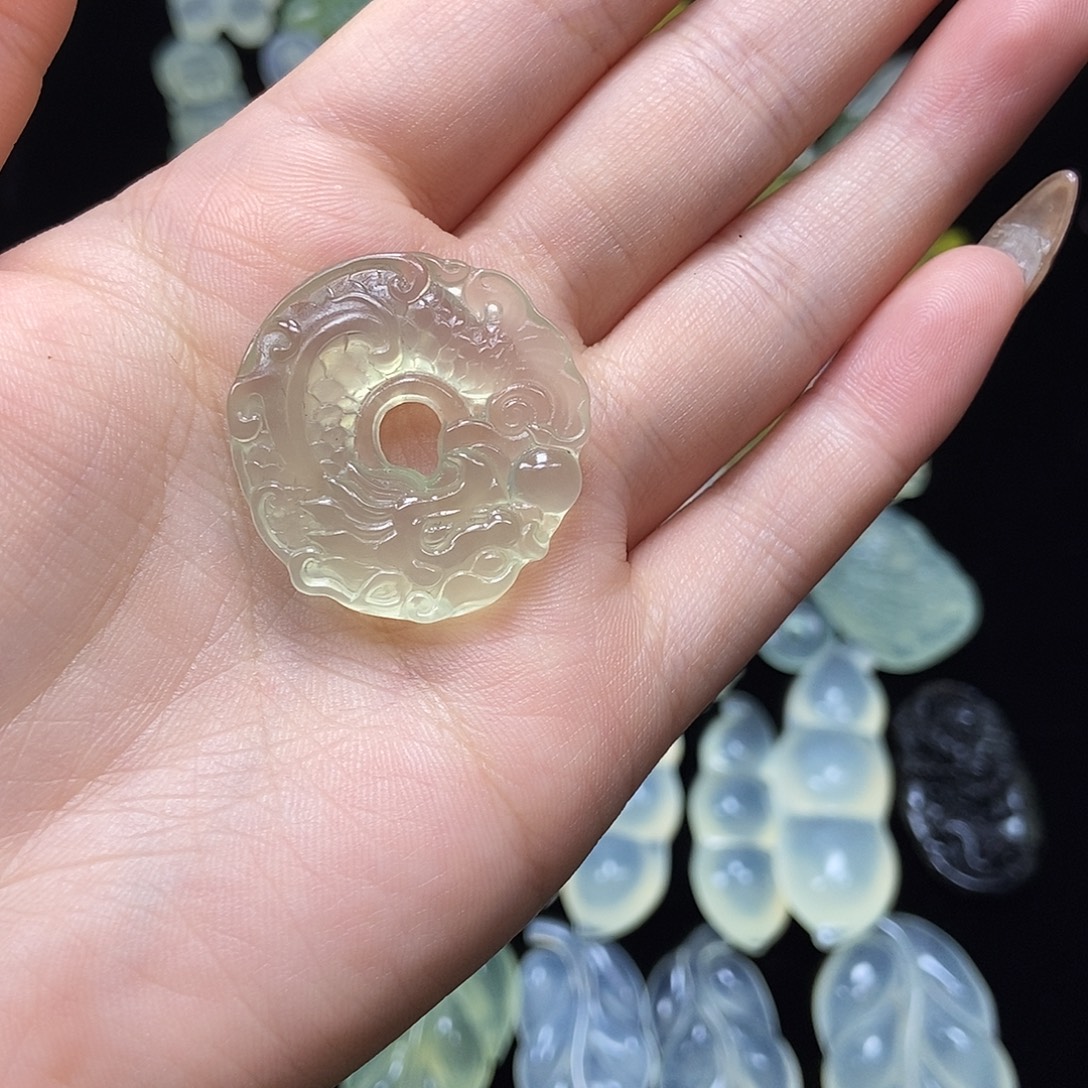 蛇纹石玉未镶嵌颈饰