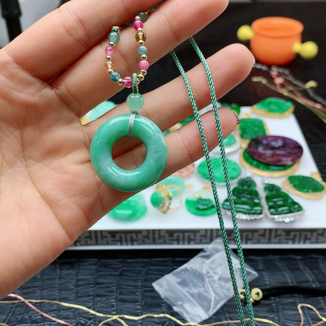 【闪购商品】翡翠吊坠(赠链)未镶嵌