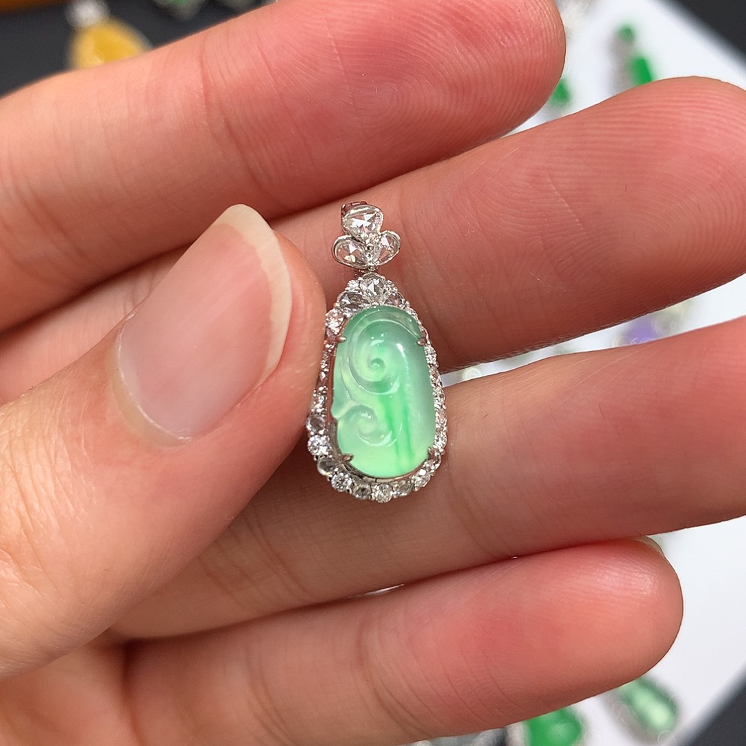 翡翠吊坠(不含链)18K金镶嵌