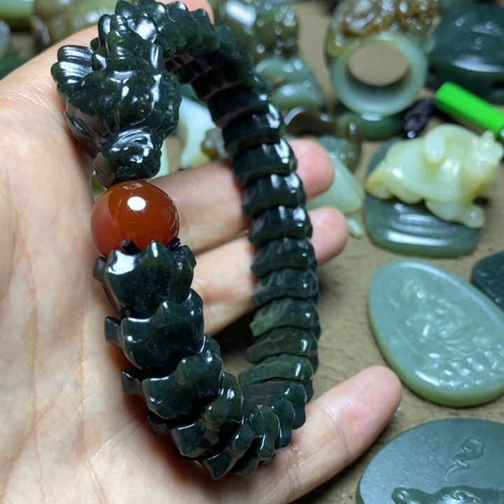 和田玉未镶嵌颈饰