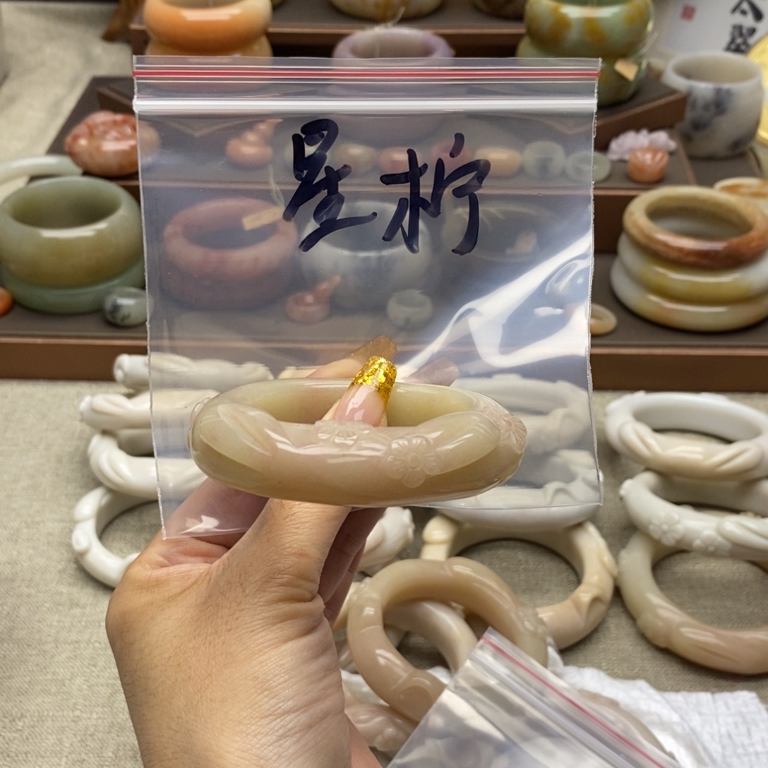 星***柠合金手镯石英质玉