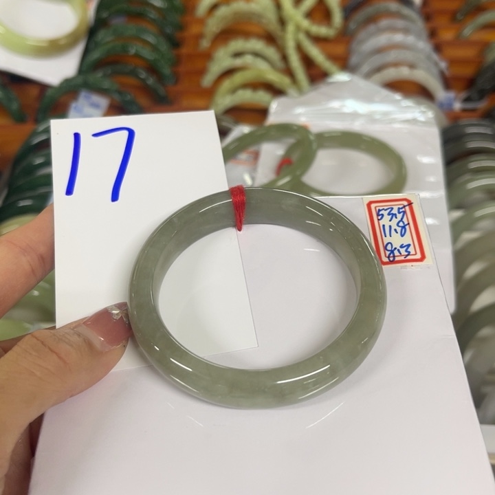 用***6和田玉未镶嵌手镯