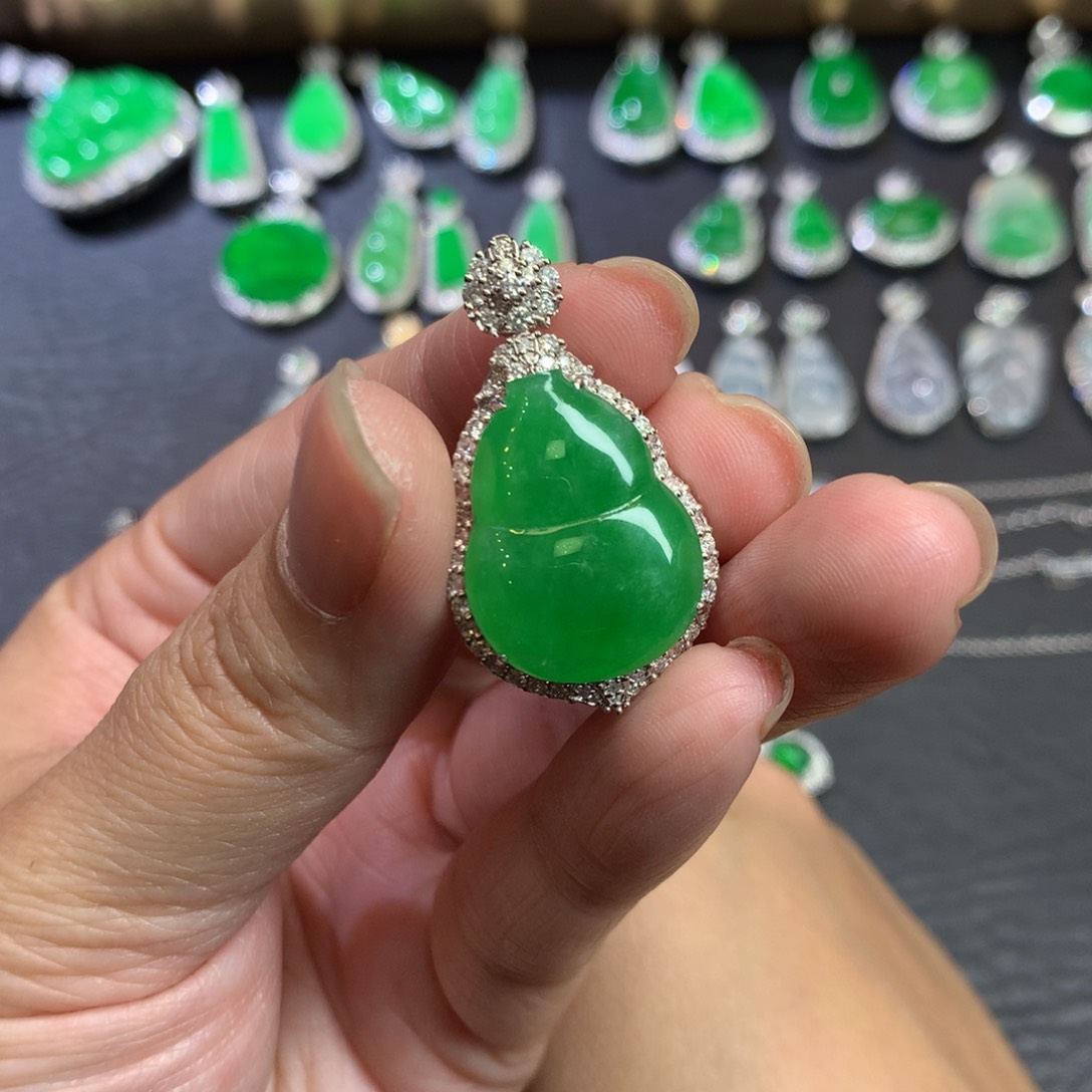 翡翠吊坠(不含链)18K金镶嵌