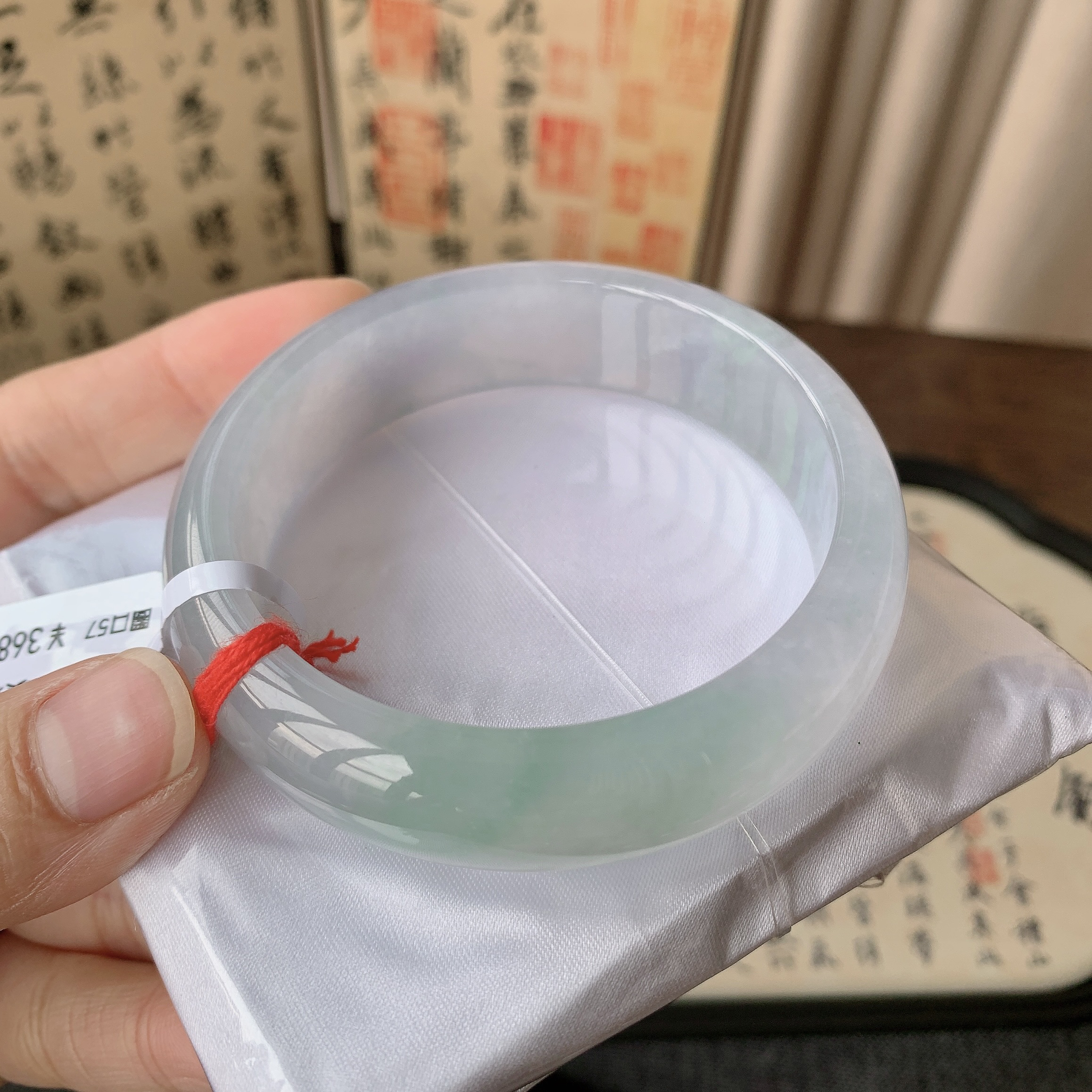 缅甸天然A货翡翠56-57圈口冰种飘绿宽轮胎正圈水润起光手镯0134